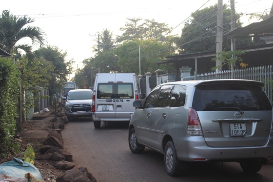 Né trạm thu phí BOT Trảng Bom, xe cộ gây xáo trộn đời sống khu dân cư ảnh 1