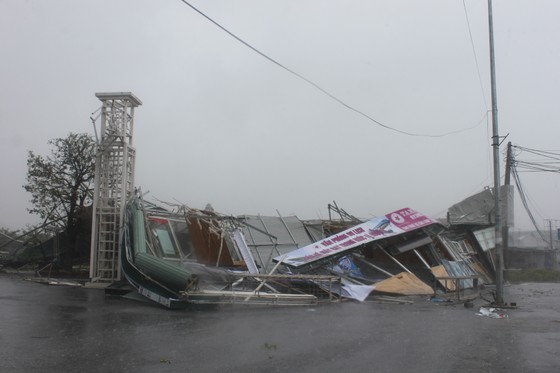 Hà Tĩnh bị thiệt hại do bão số 10 ước tính trên 6.000 tỷ đồng ảnh 2