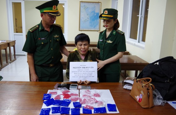 Bắt một đối tượng vận chuyển 4.800 viên ma túy tổng hợp từ Lào vào Việt Nam ảnh 1