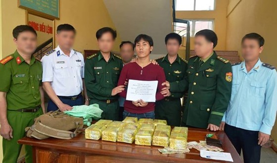 Mang gần 15kg ma túy đá từ Lào vào Việt Nam, một đối tượng lãnh án tử hình ảnh 1
