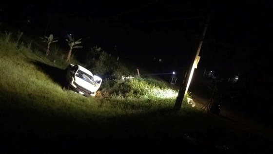 Vụ ôm súng cố thủ trong ô tô, thêm một đối tượng ra đầu thú sau khi lẩn trốn lên rừng ảnh 5