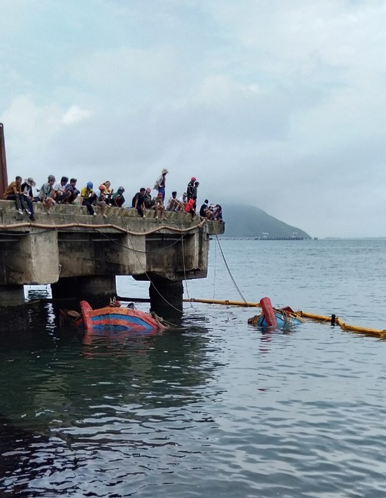 Hai tàu cá của ngư dân bị chìm ở khu vực cảng biển Vũng Áng ảnh 7