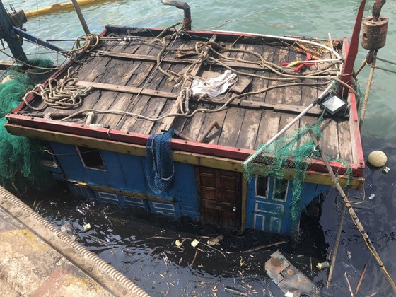 Hai tàu cá của ngư dân bị chìm ở khu vực cảng biển Vũng Áng ảnh 4