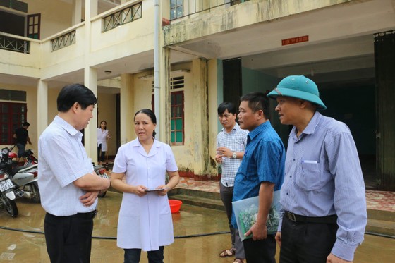 Bộ đội Biên phòng Hà Tĩnh nỗ lực giúp các trường học khắc phục mưa lũ, khai giảng năm học mới ảnh 9