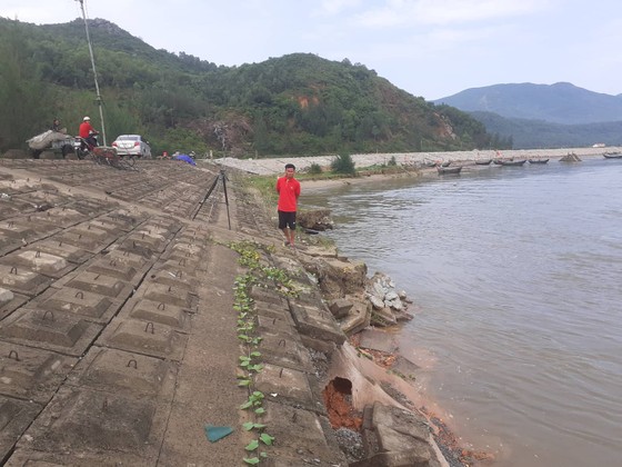 Đê chắn sóng ven biển ở Hà Tĩnh bị sạt lở sau mưa lũ ảnh 10