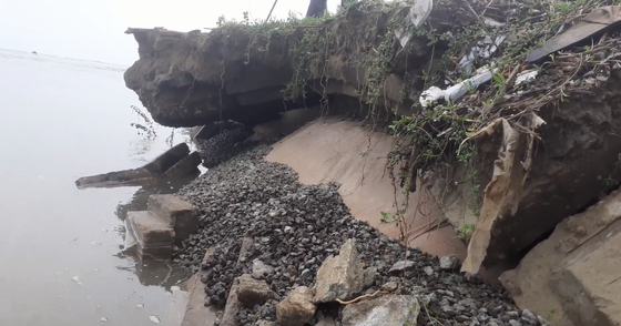 Đê chắn sóng ven biển ở Hà Tĩnh bị sạt lở sau mưa lũ ảnh 5