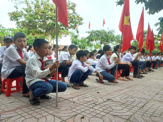 Nhiều trường học ảnh hưởng mưa lũ ở Quảng Trị, Hà Tĩnh khai giảng năm học mới ảnh 4