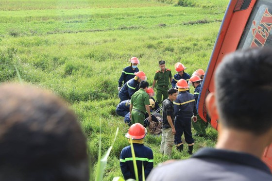 Lật xe ô tô khách ở Hà Tĩnh, 1 người tử vong, nhiều người bị thương ảnh 12