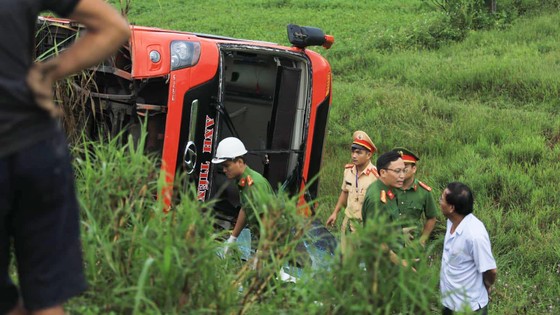 Lật xe ô tô khách ở Hà Tĩnh, 1 người tử vong, nhiều người bị thương ảnh 20