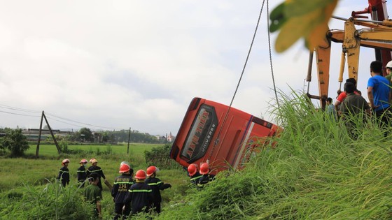 Lật xe ô tô khách ở Hà Tĩnh, 1 người tử vong, nhiều người bị thương ảnh 21