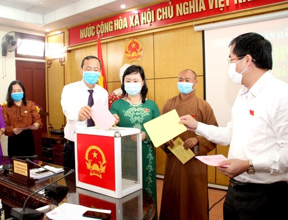 Ông Nguyễn Hồng Lĩnh được bầu giữ chức Phó Chủ tịch UBND tỉnh Hà Tĩnh ảnh 3