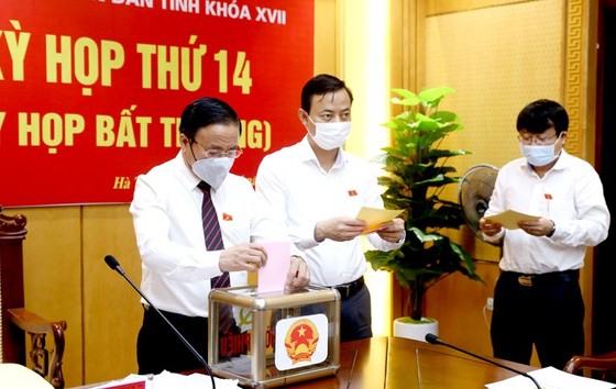 Ông Nguyễn Hồng Lĩnh được bầu giữ chức Phó Chủ tịch UBND tỉnh Hà Tĩnh ảnh 2