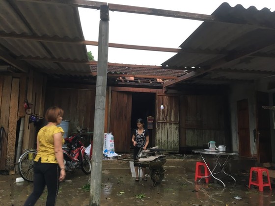 Lốc xoáy khiến nhiều nhà dân ở Hà Tĩnh bị thiệt hại  ảnh 3