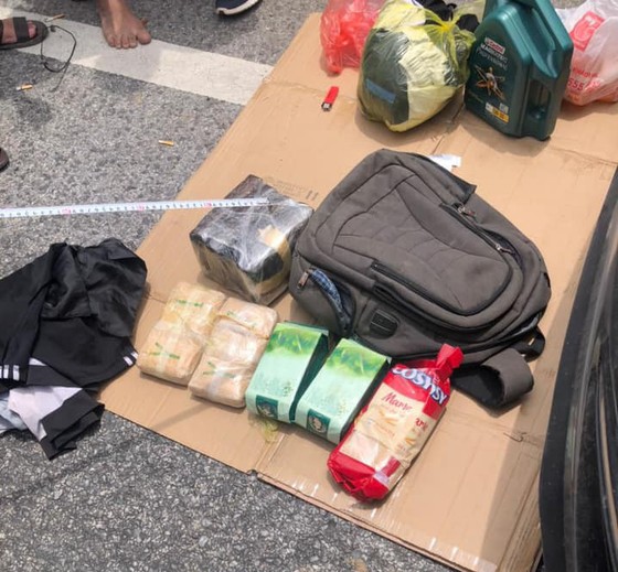 Cảnh sát vây bắt nhóm đối tượng đi ô tô trên Quốc lộ 1A nghi vận chuyển ma túy ảnh 3