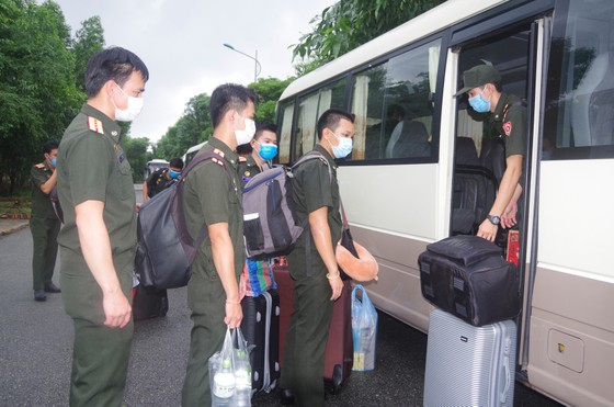 Bàn giao 112 học viên quân sự Lào sau thời hạn cách ly 14 ngày ảnh 3