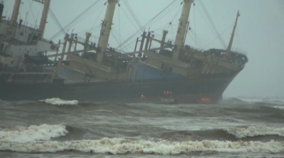 Cứu thành công 16 thuyền viên gặp nạn trên biển Hà Tĩnh ảnh 4
