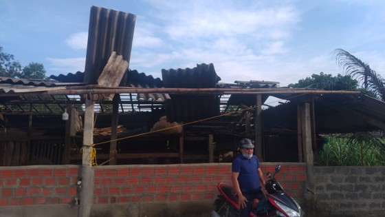 Lốc xoáy gây thiệt hại nặng về tài sản của người dân Hà Tĩnh ảnh 15