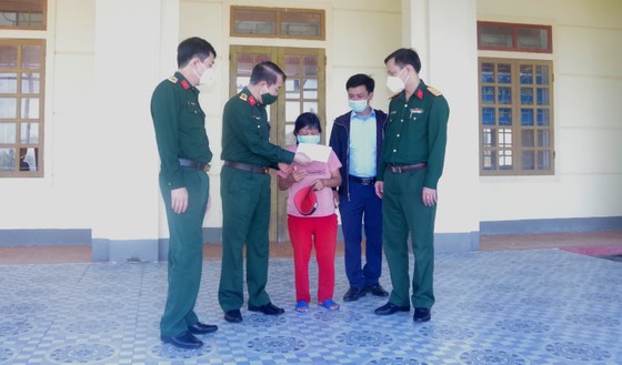 Hà Tĩnh: Thăm, tặng quà các gia đình từng trực tiếp tham gia mở đường Hồ Chí Minh trên biển ảnh 6