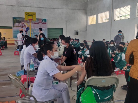 Hà Tĩnh: Tiêm vaccine phòng Covid-19 cho người từ 16 - 18 tuổi ảnh 1
