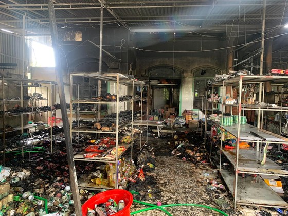 Hà Tĩnh: Cháy cửa hàng tạp hóa, thiệt hại hàng trăm triệu đồng ảnh 2