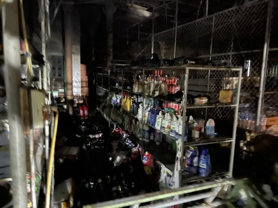 Hà Tĩnh: Cháy cửa hàng tạp hóa, thiệt hại hàng trăm triệu đồng ảnh 6