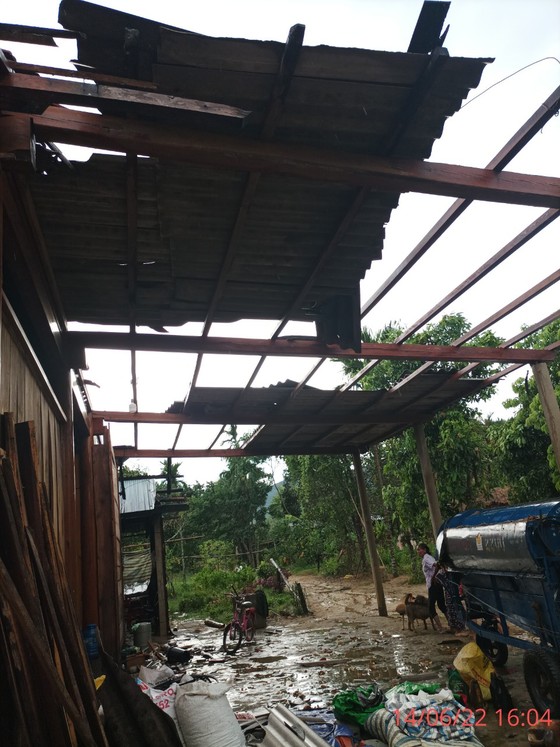 Hà Tĩnh: Lốc xoáy và mưa đá gây thiệt hại nặng ở xã miền núi ảnh 5