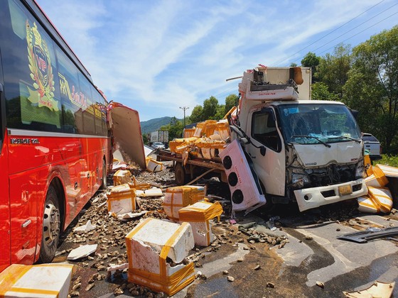 Hà Tĩnh: Tai nạn giao thông liên hoàn, nhiều phương tiện bị hư hỏng ảnh 12