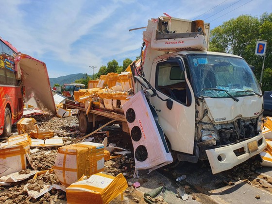 Hà Tĩnh: Tai nạn giao thông liên hoàn, nhiều phương tiện bị hư hỏng ảnh 4