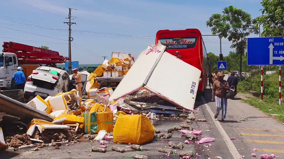 Hà Tĩnh: Tai nạn giao thông liên hoàn, nhiều phương tiện bị hư hỏng ảnh 3