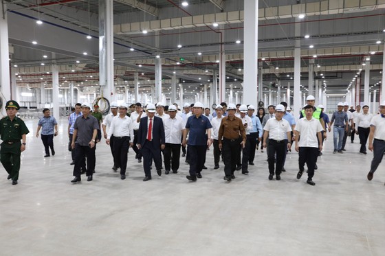 Chủ tịch Quốc hội Vương Đình Huệ kiểm tra sản xuất tại Khu kinh tế Vũng Áng ảnh 3