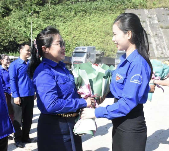Đoàn đại biểu Lào tham dự chương trình Gặp gỡ hữu nghị thanh niên Việt Nam - Lào ảnh 12