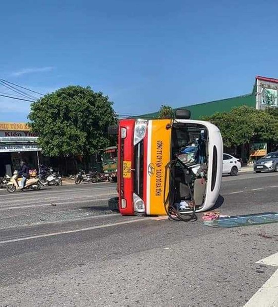 Hà Tĩnh: Tai nạn giữa xe buýt và xe đầu kéo trên Quốc lộ 1, nhiều người nhập viện ảnh 2