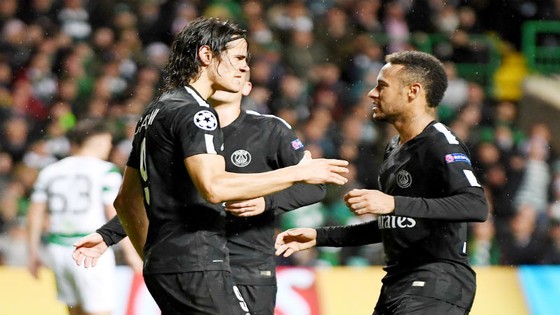 Cavani (trái) và Neymar liệu có dẹp bỏ hiềm khích cá nhân để đưa PSG giành chiến thắng trước Bayern? Ảnh: Getty Images.