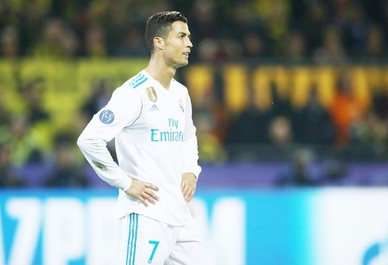 Ronaldo lại khó chịu với BLĐ Real. Ảnh: Getty Images