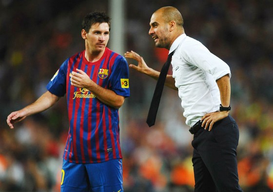 Pep Guardiola (phải) và Lionel Messi có mối quen hệ rất tốt khi còn ởBarcelona. Ảnh: Getty Images  