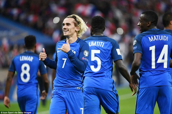 Antoine Griezmann hạnh phúc khi cùng tuyển Pháp. Ảnh: Getty Images  