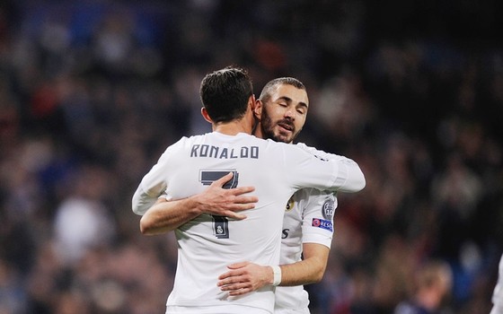 Ronaldo cùng Benzema thiết lập nên cột mốc đáng nhớ. Ảnh: Getty Images