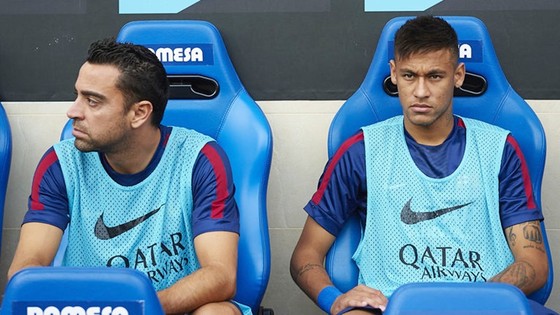 Xavi (trái) là người biết trước kế hoạch rời đi của Neymar. Ảnh: Getty Images