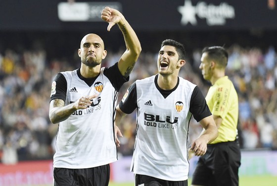 Zaza (trái) tiếp tục ghi bàn trong trận đấu với Sevilla. Ảnh: Getty Images