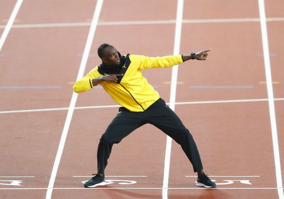 Usain Bolt trong ngày giã từ đường chạy tốc độ để chuẩn bị trở thành cầu thủ bóng đá? Ảnh: Getty Images     