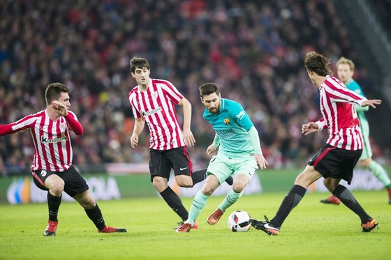 Messi (xanh) và đồng đội được dự đoán không khó vượt qua Athletic. Ảnh: Getty Images