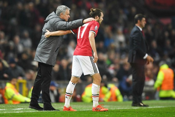Jose Mourinho tin rằng quyết định trao quả phạt đền cho Daley Blind là đúng. Ảnh: Getty Images
