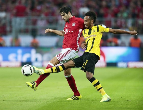 Liệu sức nóng của trận “kinh điển” có giúp tiền đạo Pierre-Emerick Aubameyang của Dortmund (phải) kết thúc cơn khô hạn bàn thắng? Ảnh: Getty Images