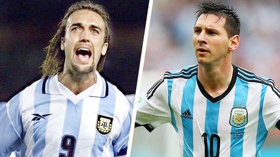 Messi (phải) vượt qua kỷ lục ghi bàn của Batistuta. Ảnh Getty Images