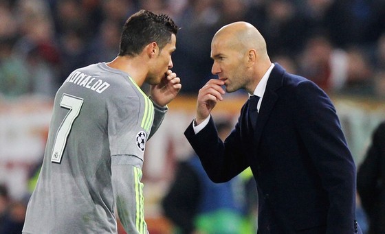 Zidane đứng về phía ủng hộ Ronaldo. Ảnh: Getty Images.