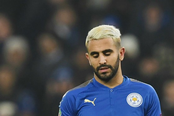 Riyad Mahrez liệu sẽ khiến Leicester mất “cả chì lẫn chài”? Ảnh: Getty Images