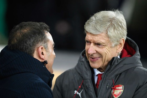 HLV Arsene Wenger thay đổi, hy vọng Arsenal cũng sẽ thay đổi. Ảnh: Getty Images