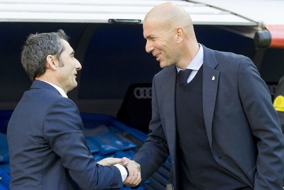 Valverde (trái) tỏ ra vượt trội hơn Zidane ở mùa này.Ảnh: Getty Images