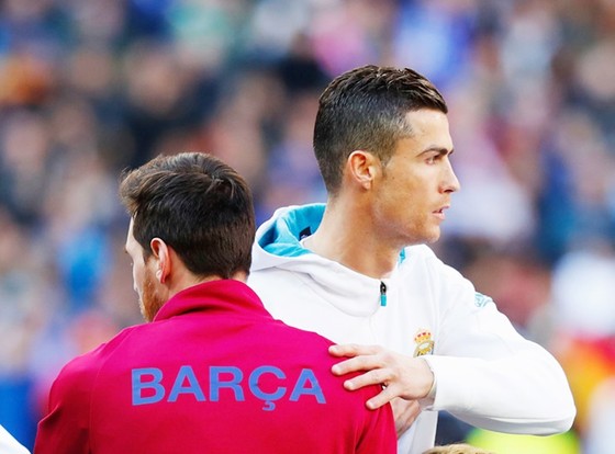 Messi chưa “khỏe” với Ronaldo trong cuộc đua Pichichi. Ảnh: Getty Images.