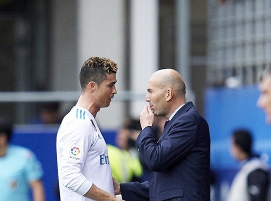 Zidane đang cầu mong các trụ cột quan trọng như Ronaldo bình an vô sự trở về. Ảnh: Getty Images